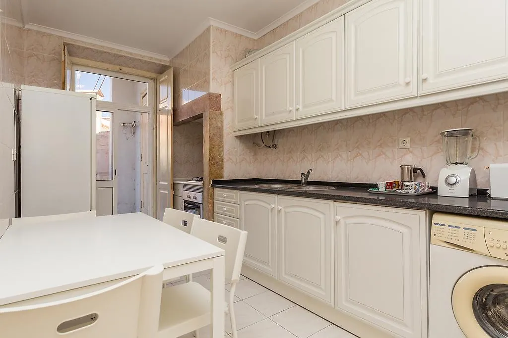 Ground Floor Apartment W/Backyard Lisboa 0*,  Πορτογαλία