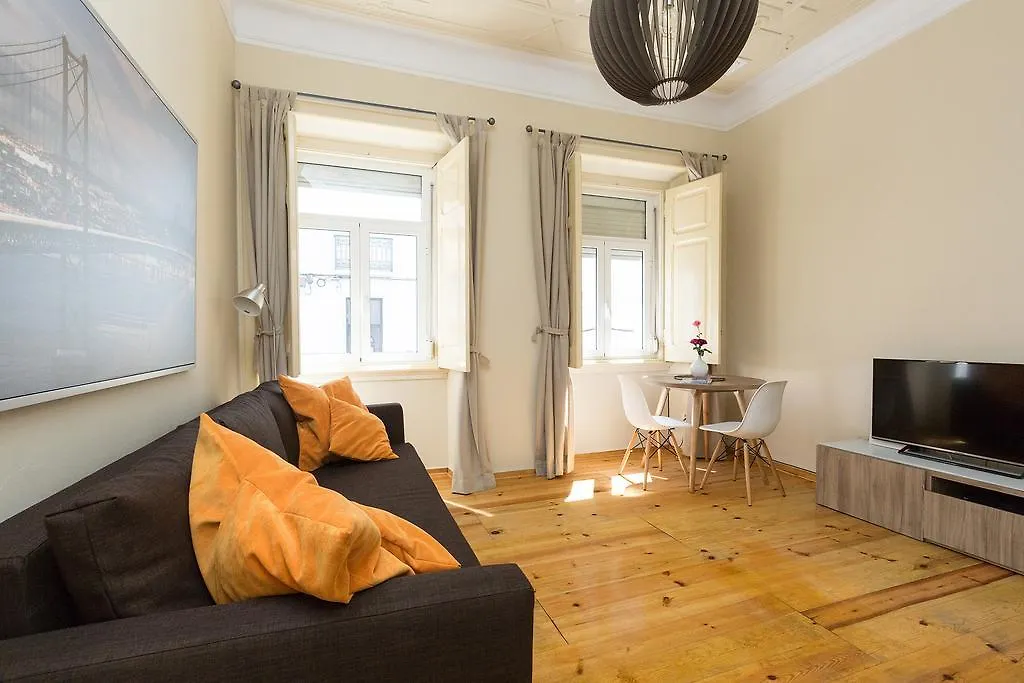 Ground Floor Apartment W/Backyard Lisboa Portugal